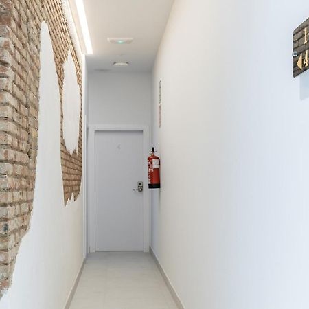 Comfortable Room Close To City Centre Valencia Exterior photo