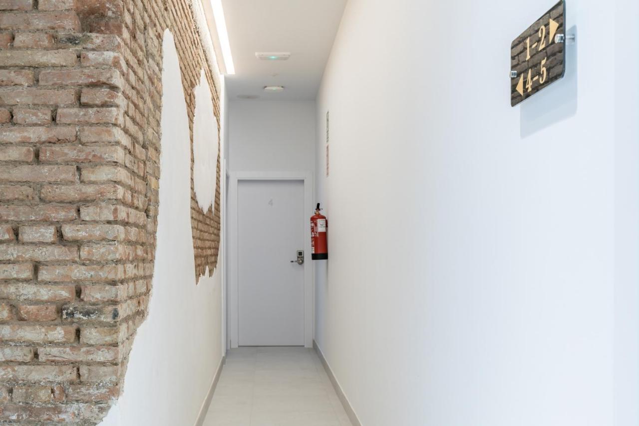 Comfortable Room Close To City Centre Valencia Exterior photo